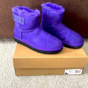 Mini Bailey Logo Strap (Purple Uggs). In good condition. Only worn 3 times. Sz 7
